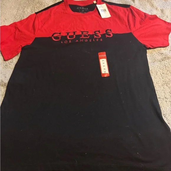 GUESS Men's Red and Black Colorblock Logo Tee - Picture 2 of 2